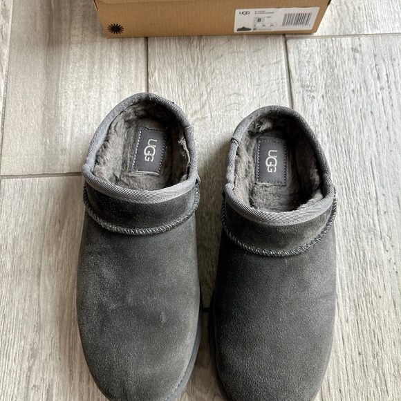 UGG Classic Slippers - Picture 3 of 10